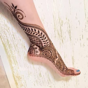 Henna tattoo leg.jpg